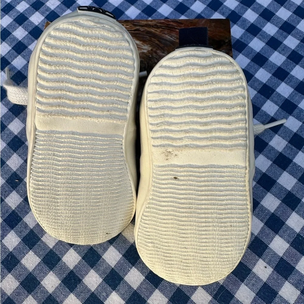 Baby Gap Toddler Low Top Sneakers - size 3